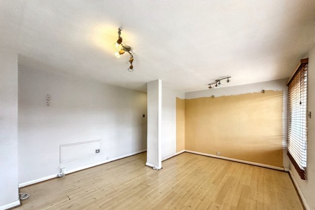 14 Windsor Court, Friern Barnet Lane, New Southgate, London N11 3LY 7