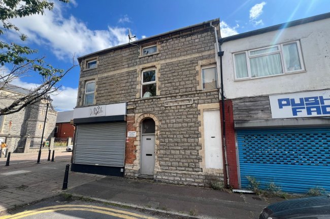 172 Holton Road, Barry, Wales CF63 4HN 6