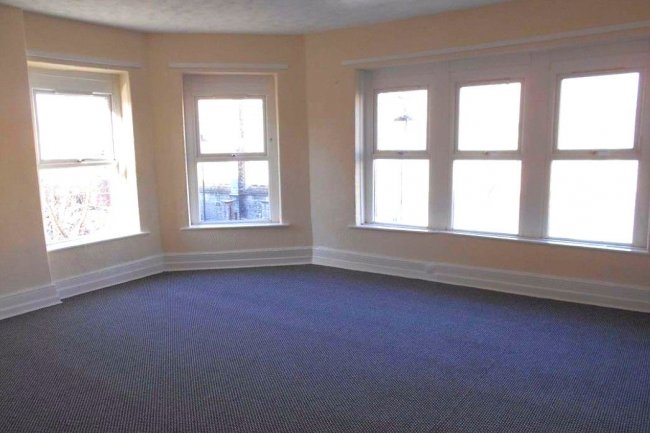 172 Holton Road, Barry, Wales CF63 4HN 6