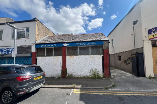 172 Holton Road, Barry, Wales CF63 4HN 6