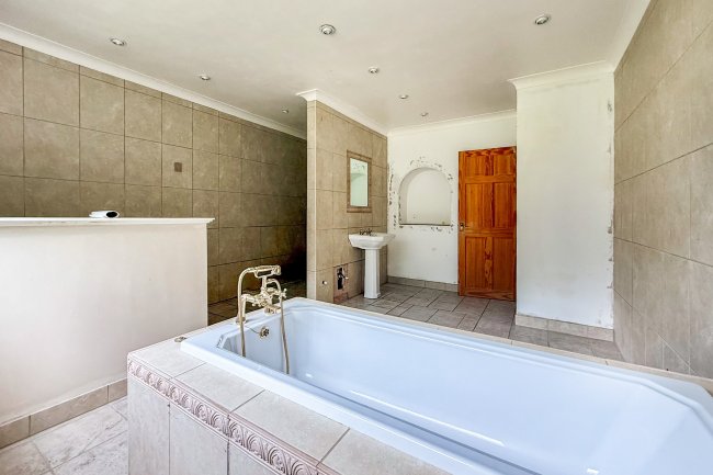 39 Penywern Road, Ystalyfera, Swansea, Wales, SA9 2NH 4