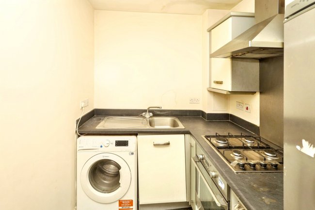 Flat 2 Invito House, 107 Bramley Crescent, Ilford, IG2 6JS 7
