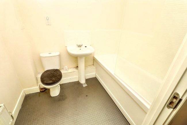 Flat 2 Invito House, 107 Bramley Crescent, Ilford, IG2 6JS 7