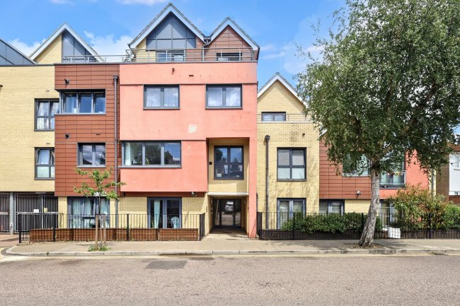 Flat 2 Invito House, 107 Bramley Crescent, Ilford, IG2 6JS 7