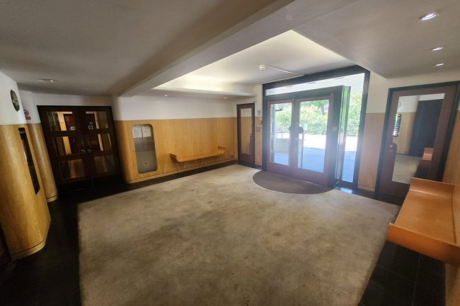 Flat 28 Florin Court, 6-9 Charterhouse Square, Barbican, London, EC1M 6ET 8