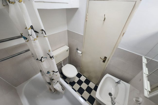 Flat 28 Florin Court, 6-9 Charterhouse Square, Barbican, London, EC1M 6ET 8