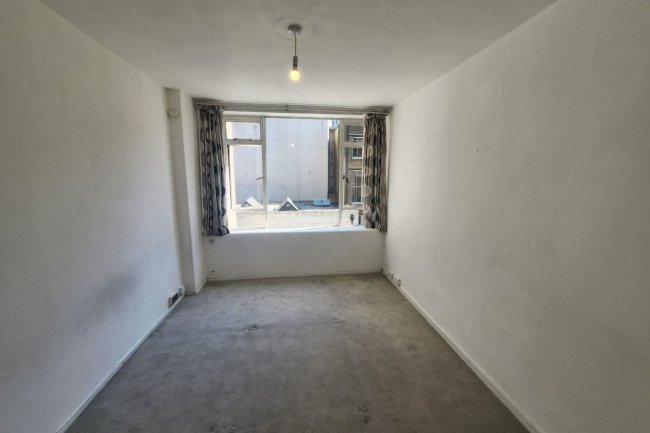 Flat 28 Florin Court, 6-9 Charterhouse Square, Barbican, London, EC1M 6ET 8