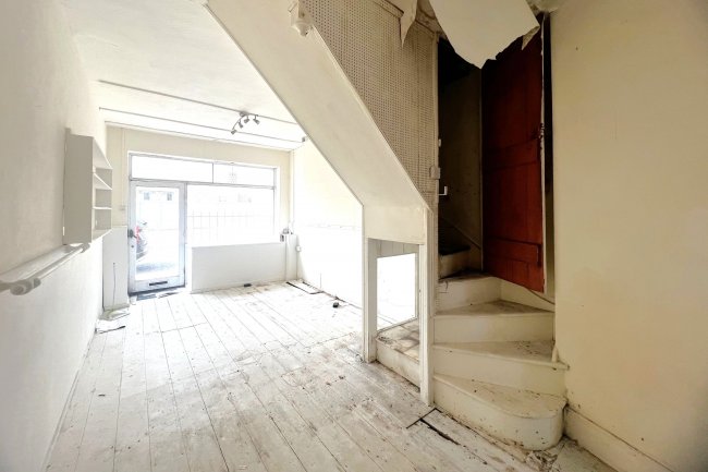 84 High Street, Lowestoft, Suffolk NR32 1XN 1