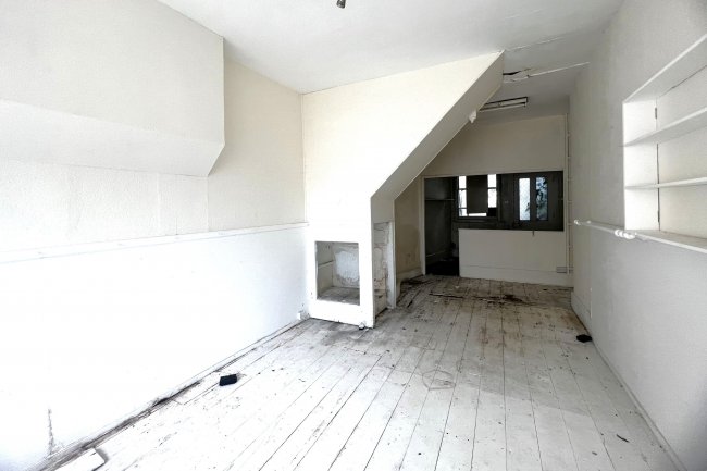 84 High Street, Lowestoft, Suffolk NR32 1XN 1