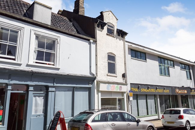 84 High Street, Lowestoft, Suffolk NR32 1XN 1