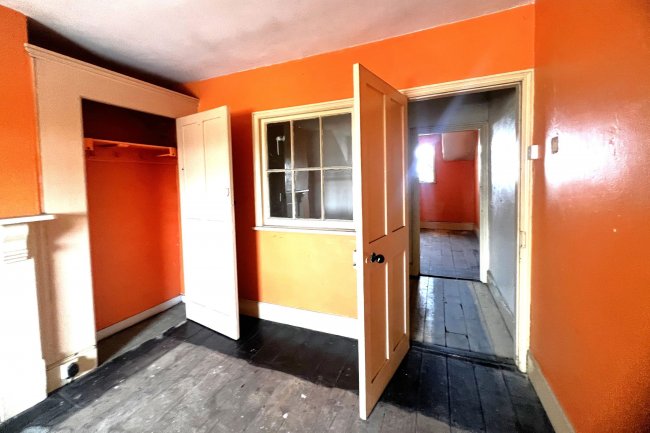 84 High Street, Lowestoft, Suffolk NR32 1XN 1