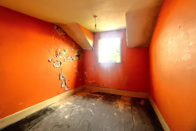 84 High Street, Lowestoft, Suffolk NR32 1XN 1