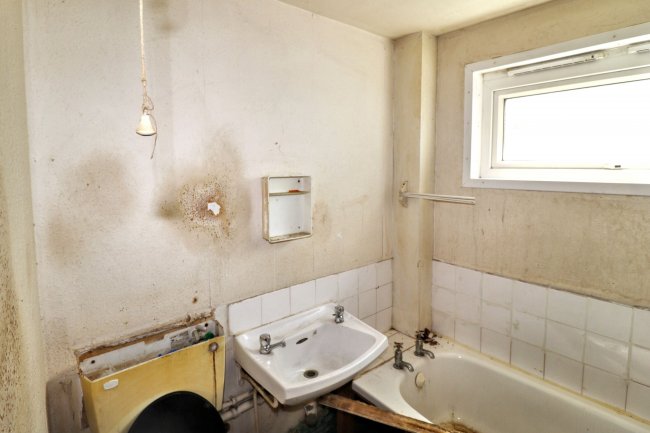 47B Hawkshead Drive, Hawkshead, Bradford, BD5 0TJ 8