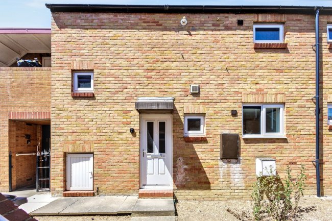 3 The Gelt, Bedford, Bedfordshire, MK41 7XT 6