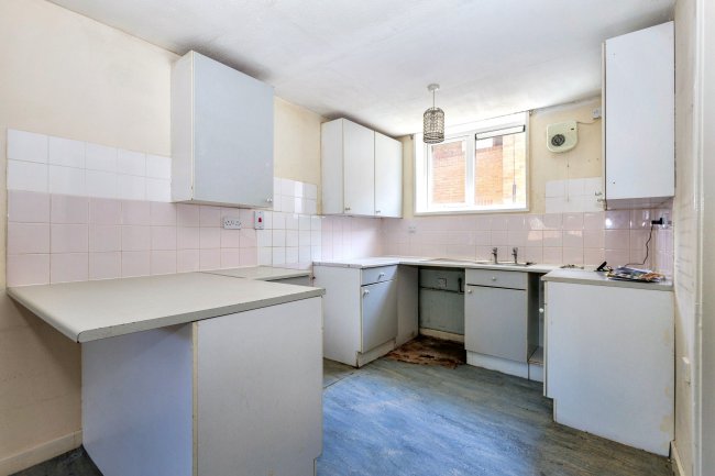 3 The Gelt, Bedford, Bedfordshire, MK41 7XT 6