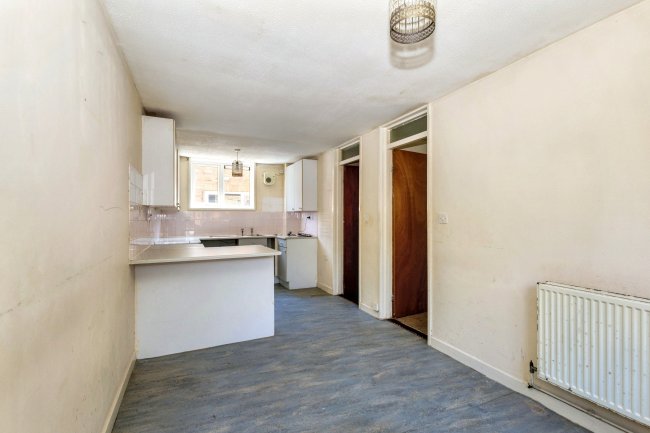 3 The Gelt, Bedford, Bedfordshire, MK41 7XT 6