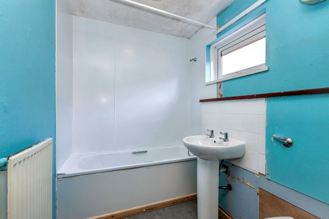 3 The Gelt, Bedford, Bedfordshire, MK41 7XT 6