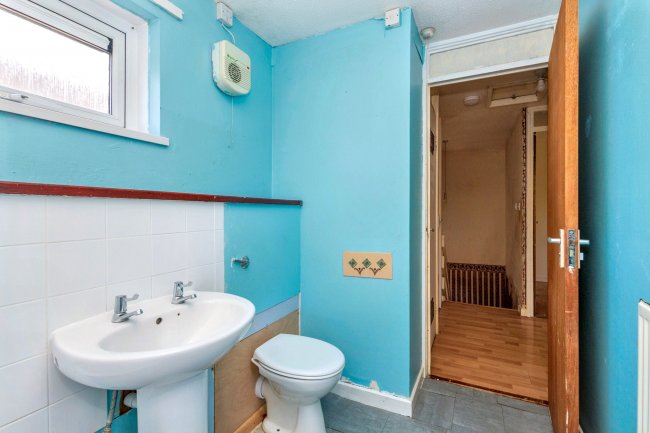 3 The Gelt, Bedford, Bedfordshire, MK41 7XT 6