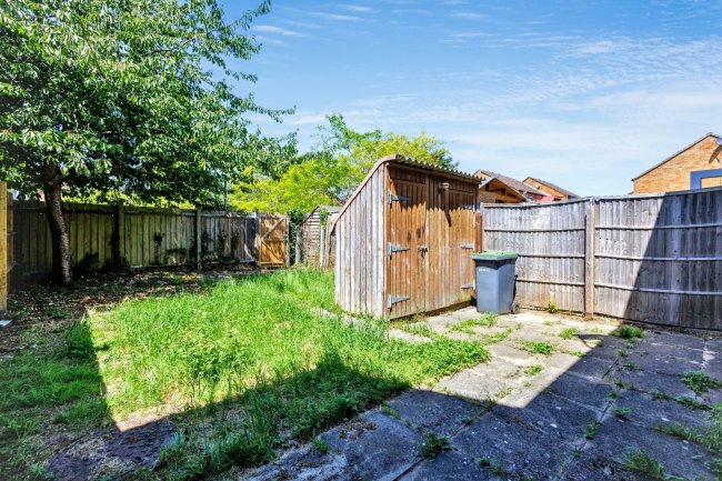 3 The Gelt, Bedford, Bedfordshire, MK41 7XT 6