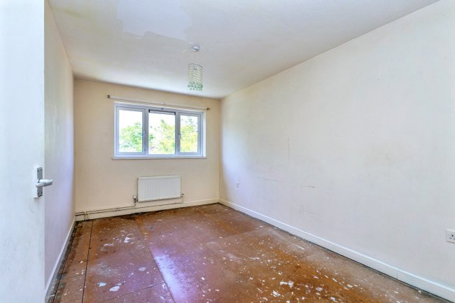 3 The Gelt, Bedford, Bedfordshire, MK41 7XT 6