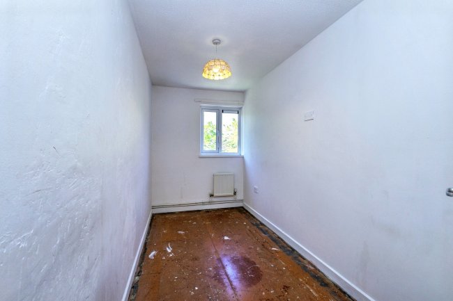 3 The Gelt, Bedford, Bedfordshire, MK41 7XT 6