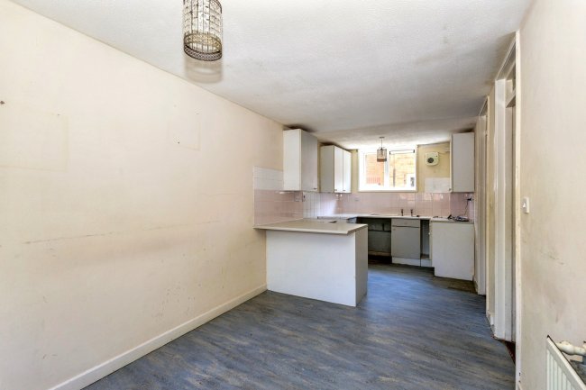 3 The Gelt, Bedford, Bedfordshire, MK41 7XT 6