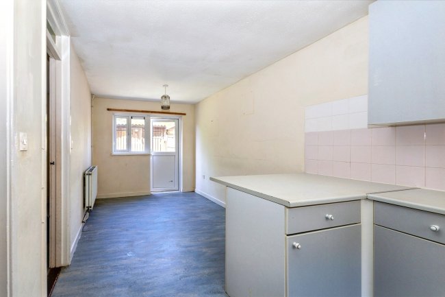 3 The Gelt, Bedford, Bedfordshire, MK41 7XT 6