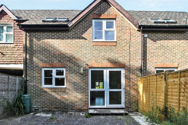 6 Willow Mews, Robertsbridge, East Sussex, TN32 5NL 1