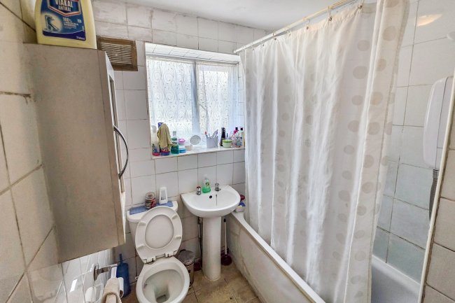 Flat 5, Berkeley Court, Neasden Lane, London NW10 1PX 5