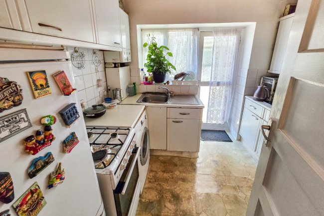 Flat 5, Berkeley Court, Neasden Lane, London NW10 1PX 5