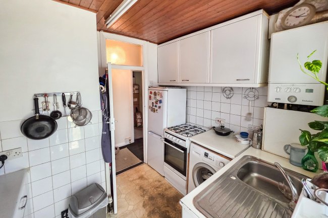 Flat 5, Berkeley Court, Neasden Lane, London NW10 1PX 5