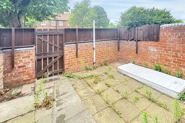 19 Winn Street, Scunthorpe, DN16 1TB 2