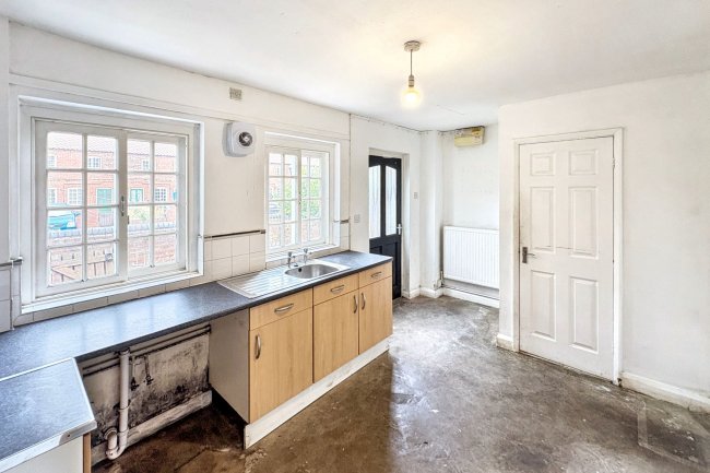 27 Winn Street, Scunthorpe, Lincolnshire, DN16 1TB 3