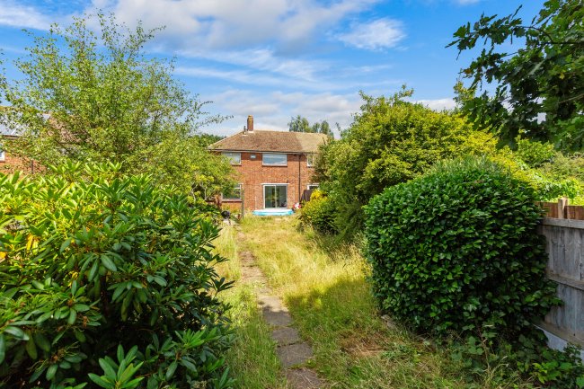 100 Crockenhill Road, Orpington, Kent, BR5 4DG 9