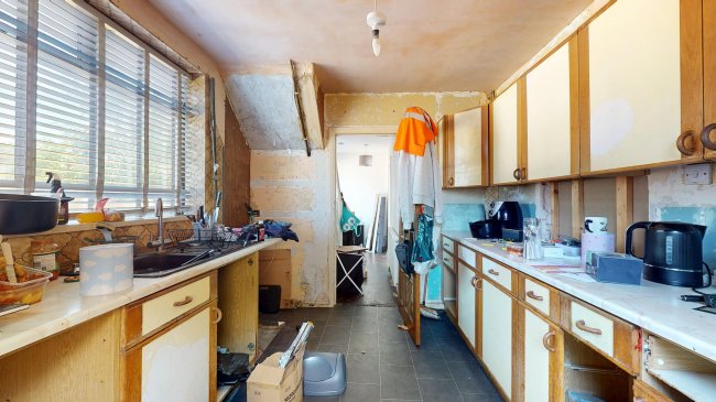 100 Crockenhill Road, Orpington, Kent, BR5 4DG 9