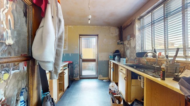 100 Crockenhill Road, Orpington, Kent, BR5 4DG 9