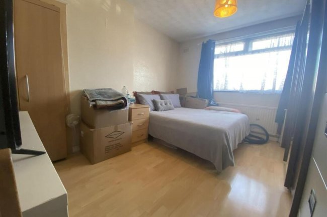 21 Gloucester Grove, Edgware, Middlesex, HA8 0ER 10