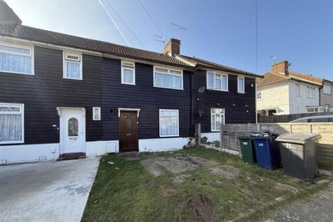 21 Gloucester Grove, Edgware, Middlesex, HA8 0ER 10