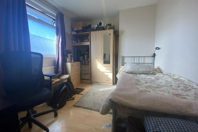 21 Gloucester Grove, Edgware, Middlesex, HA8 0ER 10