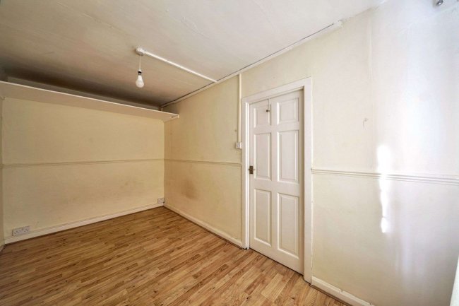 47 Wendover Court, Western Avenue, London W3 0TG 3