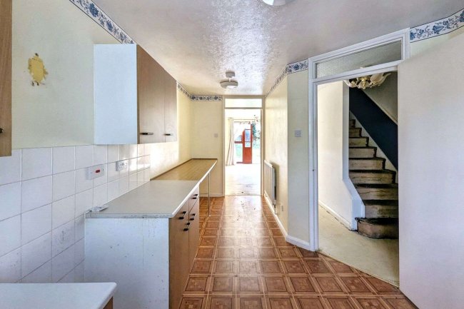 2 Pownsett Terrace, Ilford, Essex IG1 2SW 7