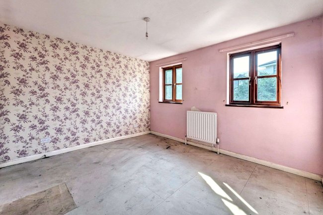 2 Pownsett Terrace, Ilford, Essex IG1 2SW 7