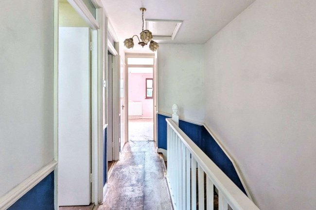 2 Pownsett Terrace, Ilford, Essex IG1 2SW 7