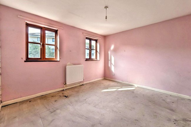 2 Pownsett Terrace, Ilford, Essex IG1 2SW 7