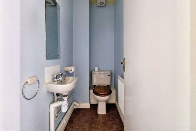 2 Pownsett Terrace, Ilford, Essex IG1 2SW 7