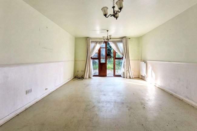 2 Pownsett Terrace, Ilford, Essex IG1 2SW 7