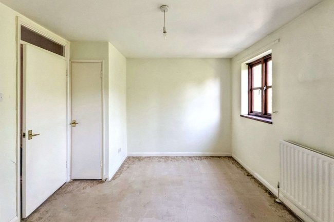 2 Pownsett Terrace, Ilford, Essex IG1 2SW 7