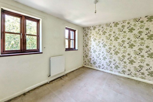 2 Pownsett Terrace, Ilford, Essex IG1 2SW 7