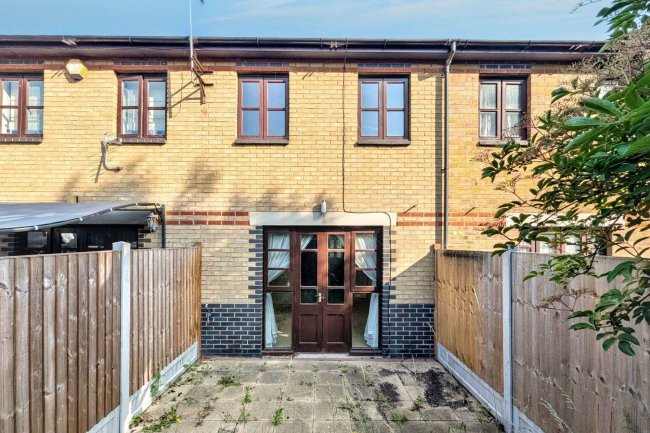 2 Pownsett Terrace, Ilford, Essex IG1 2SW 7