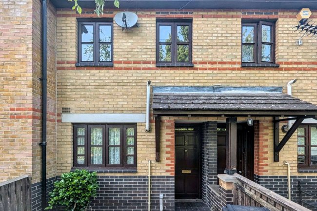 2 Pownsett Terrace, Ilford, Essex IG1 2SW 7